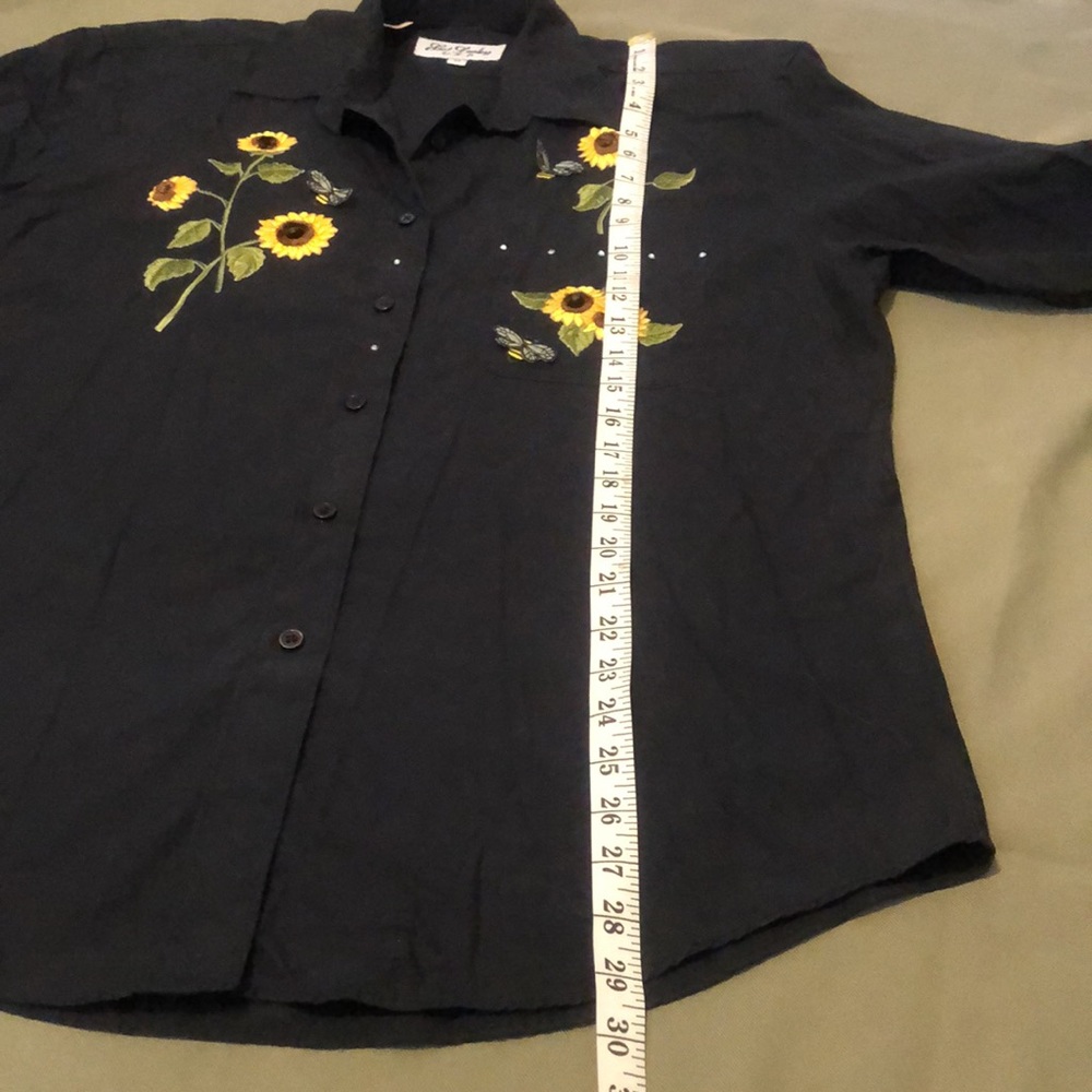 cute Get Lucky sunflowers & bees women’s M shirt - Picture 11 of 12